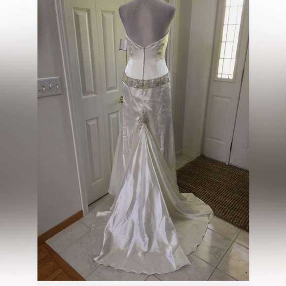 NWT Galina Signature Wedding gown Ivory, halter 8 750$ - Picture 5 of 6